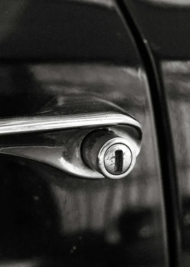 Autoöffnung Moers: graues Schloss